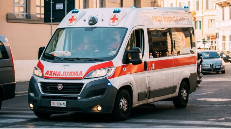 Si schianta con la moto contro un palo a Palermo, morto nell'incidente ...