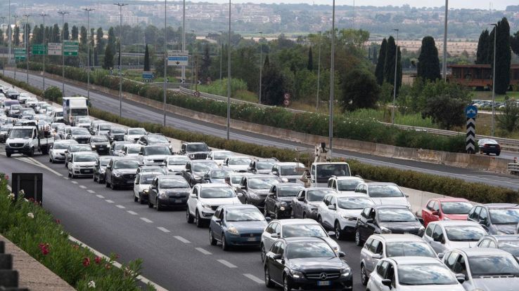 Incidente a Roma sul raccordo anulare, un morto nello scontro tra un ...