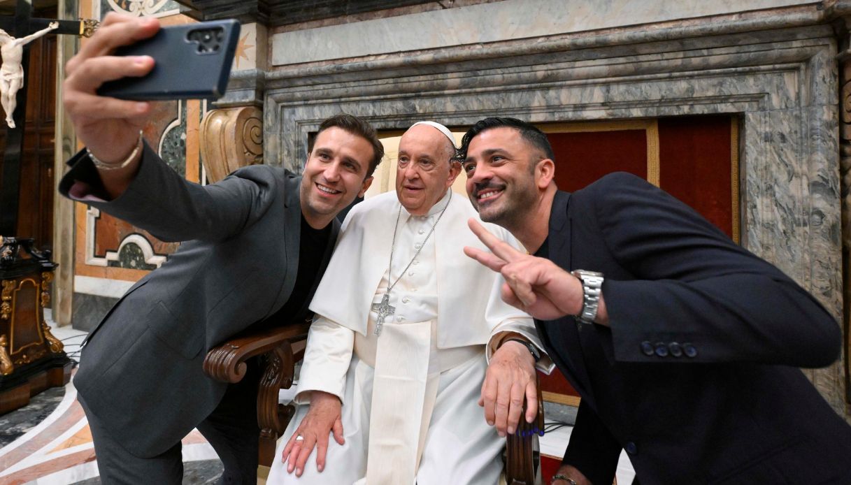 Papa Francesco in udienza con i comici di tutto il mondo apre all