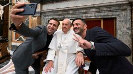 Pope Francis, in a meeting with comedians from around the world, opens up about sarcasm: "You can even laugh at God"