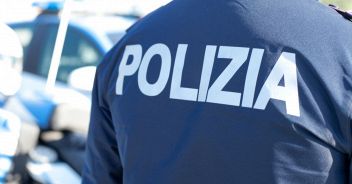 poliziotto salva insegnante tentativo suicidio