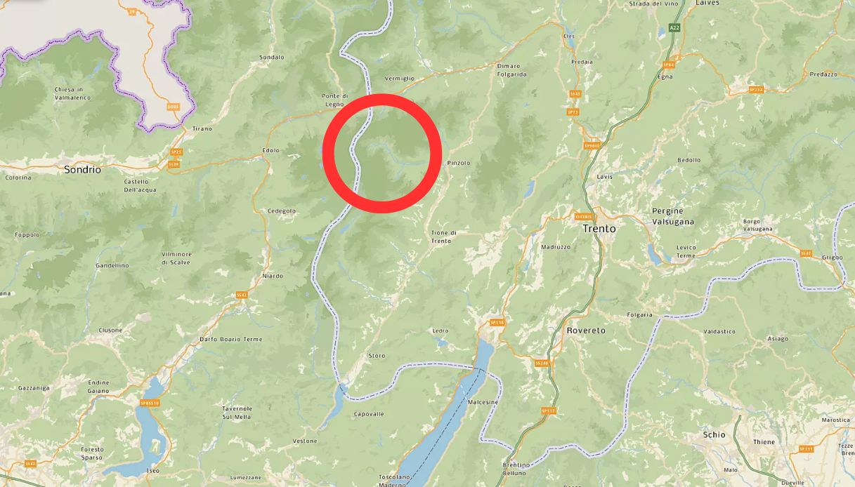 Due escursionisti scivolano e precipitano per oltre cento metri sulla Presanella: morto un 36enne