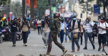 soldato-kenya-manifestanti-morti