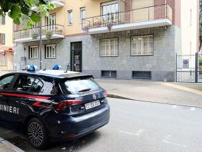 Denuncia violenze di una coppia a Collegno vicino Torino, loro la investono: arrestati per tentato omicidio