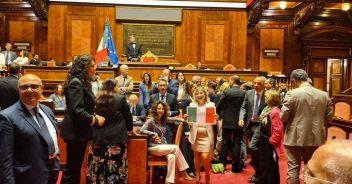 tricolore-senato-seduta-sospesa-camera