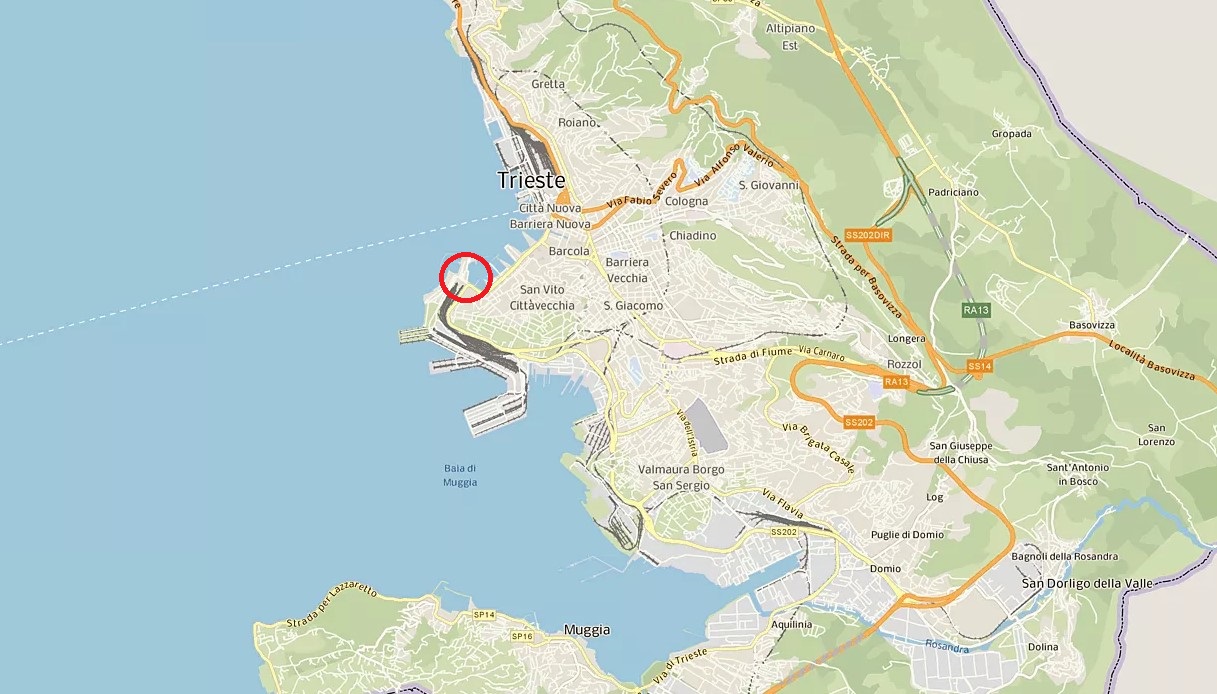Ragazzo disperso a Trieste dopo essere caduto in mare dal molo, sorpreso dal maltempo: ricerche in corso