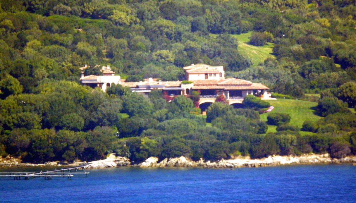 Villa Certosa piace al Sultano del Brunei, super villa di Silvio Berlusconi in vendita a un prezzo da capogiro