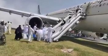 aereo fuoco Peshawar Saudi Airlines