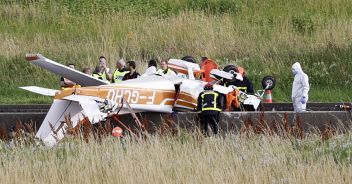 aereo-turistico-francia-parigi-autostrada-morti-passeggeri