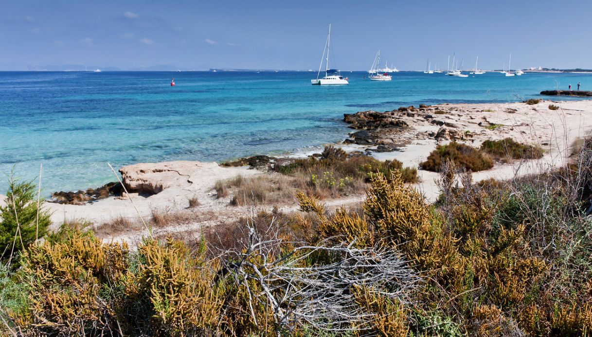 Frana In Spiaggia A Formentera Travolge E Uccide Una Bimba Di Due Mesi ...