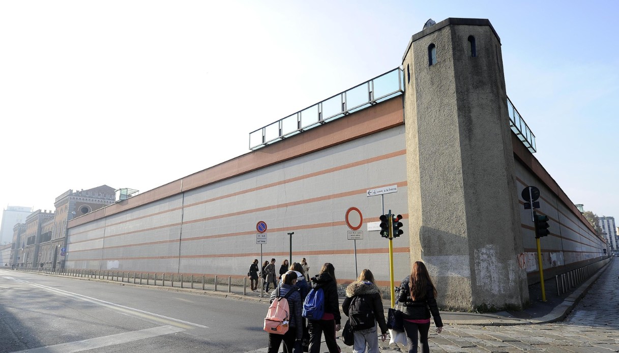 Crescono i suicidi in carcere e il sovraffollamento, la denuncia del Garante