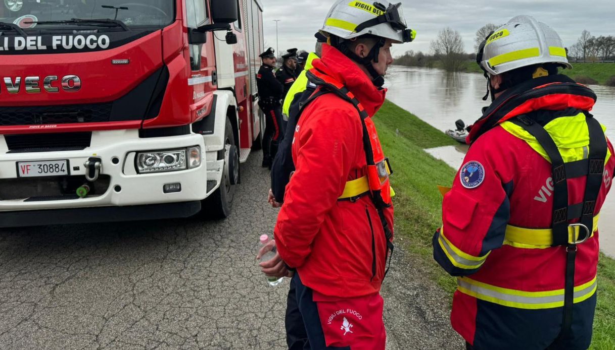 Un’auto finisce in un laghetto a Montefano, Macerata: 2 morti