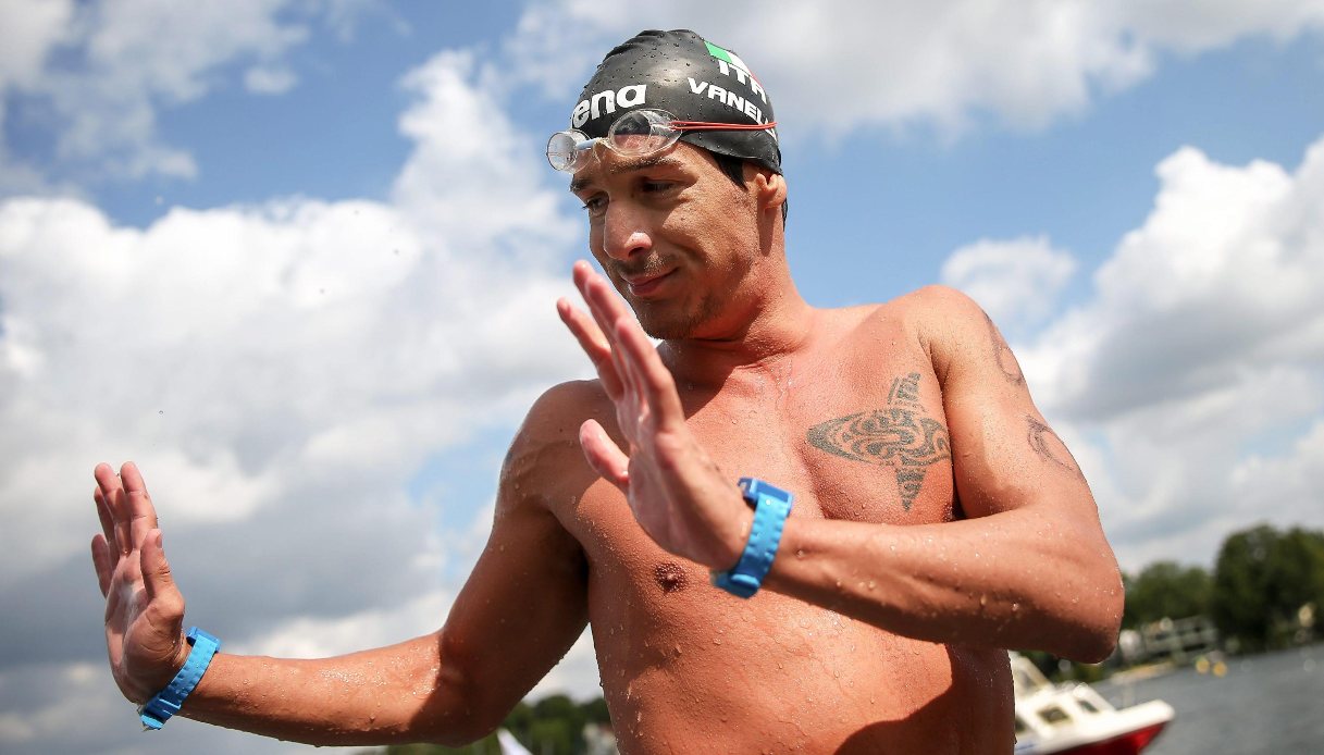 Il campione di nuoto Federico Vanelli salva un 12enne che rischiava di annegare sull