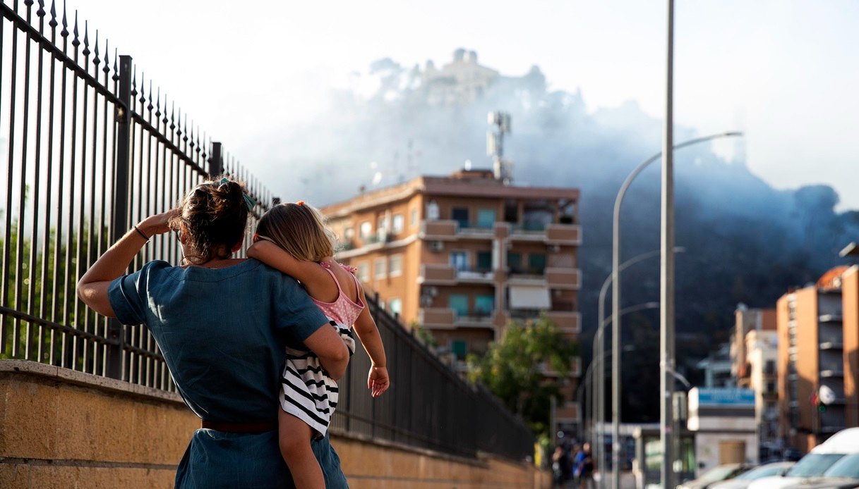 Incendio A Monte Mario A Roma La Paura Dei Residenti Per Le Fiamme Vicino Alle Case Il Racconto