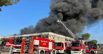 incendio piediripa macerata azienda capannone angeletti