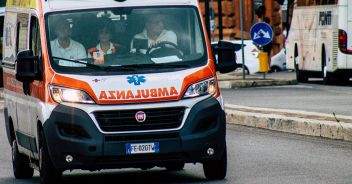 incidente-bardolino-tre-feriti-camper-verona-auto