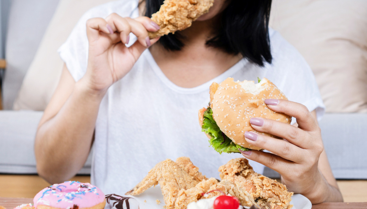 L'influencer Pan Xiaoting muore per troppo cibo nella sfida mukbang