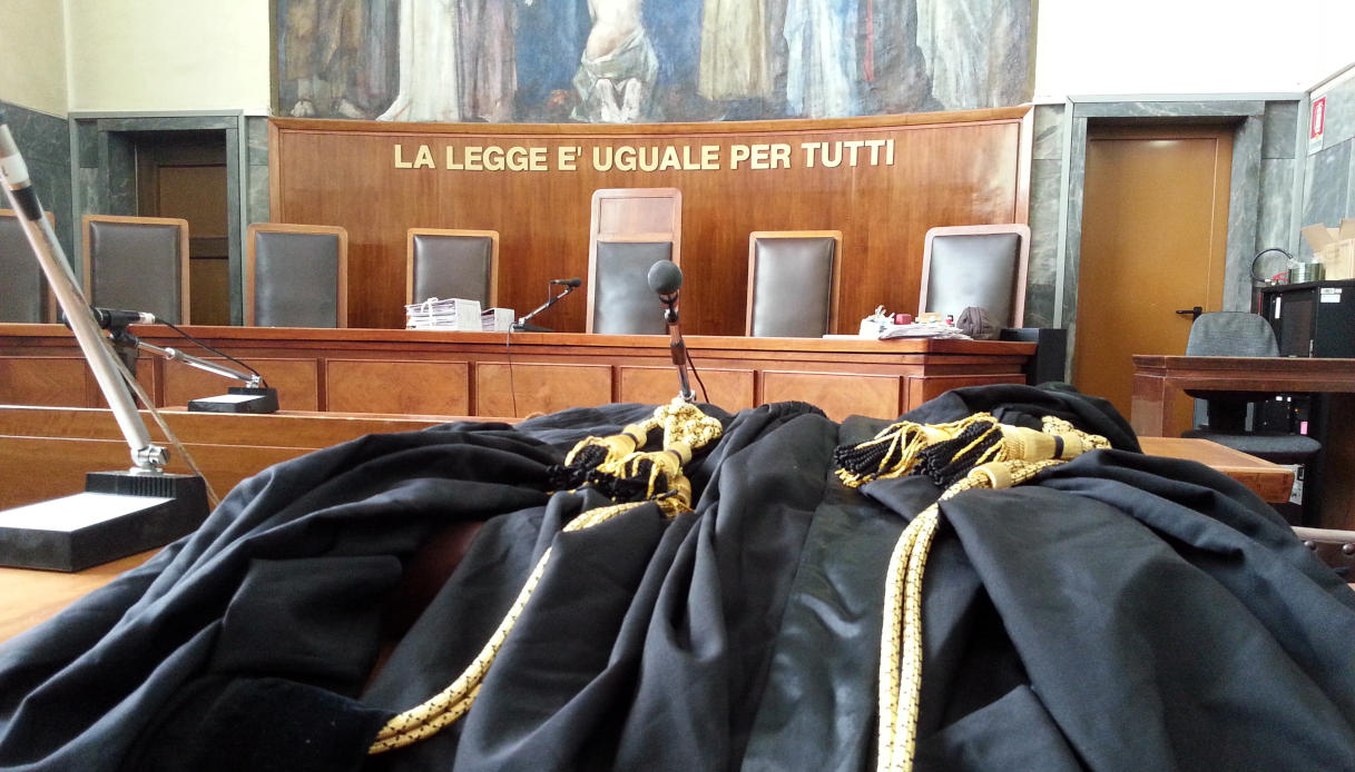 Un'aula di tribunale