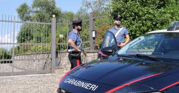 padre uccide figlio Roletto Torino