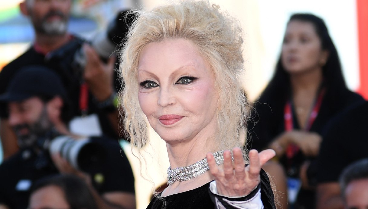 Patty Pravo in topless a 76 anni, la foto condivisa fa esplodere i