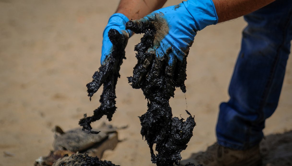 Petroliera affonda mare Filippine disastro ambientale