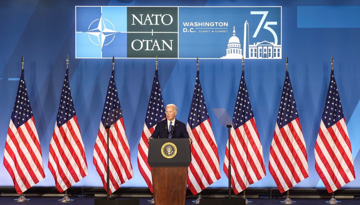 Le gaffe del presidente Usa Joe Biden al vertice Nato