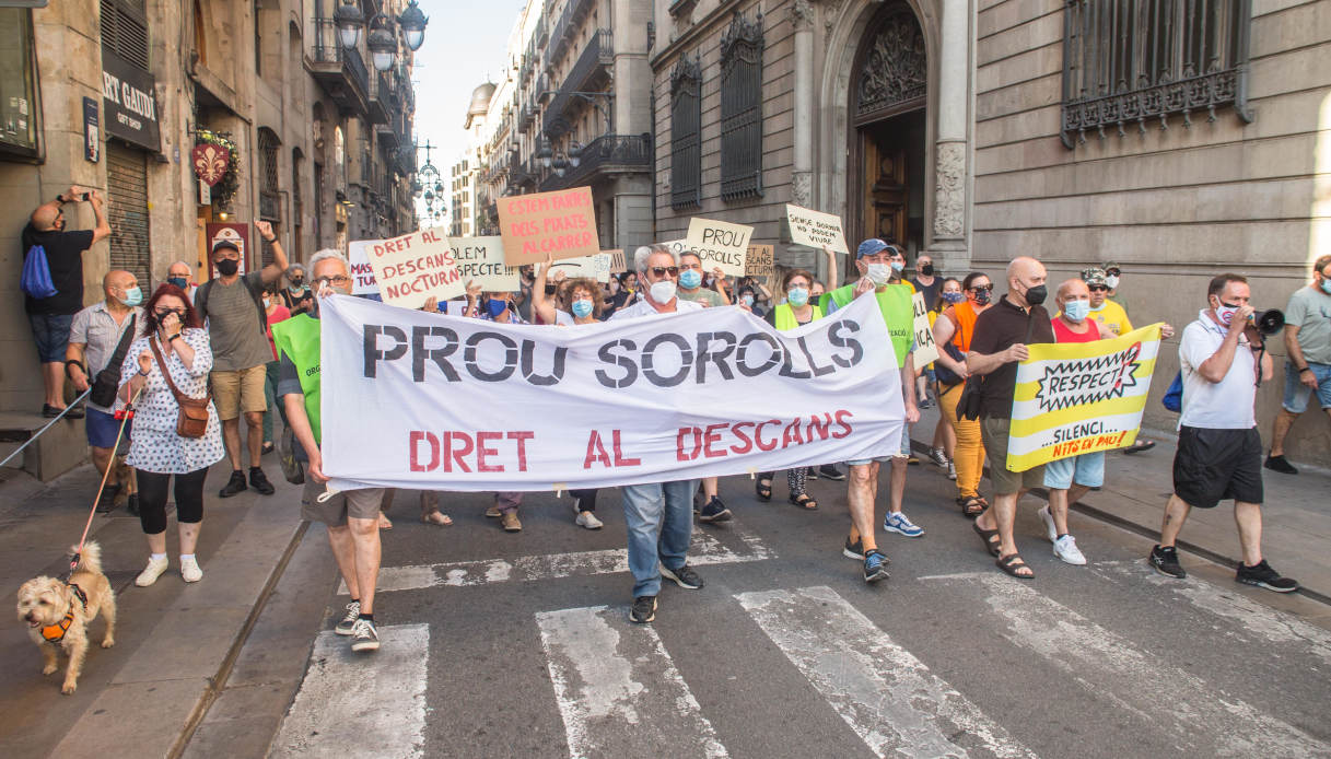 Proteste a Barcellona contro l'overtourism