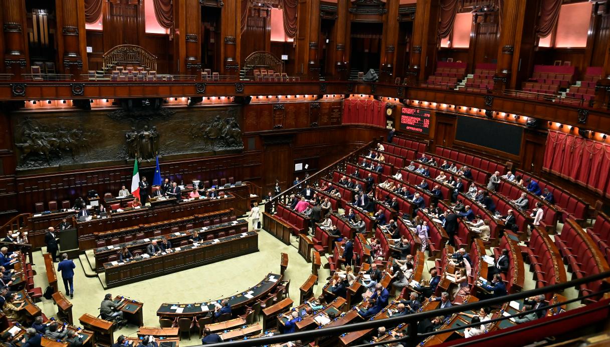 Decreto carceri e liberazione anticipata: cosa prevede la nuova legge. Proteste e liti alla Camera