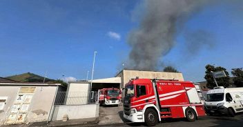 incendio-pozzuoli-azienda-alimentare