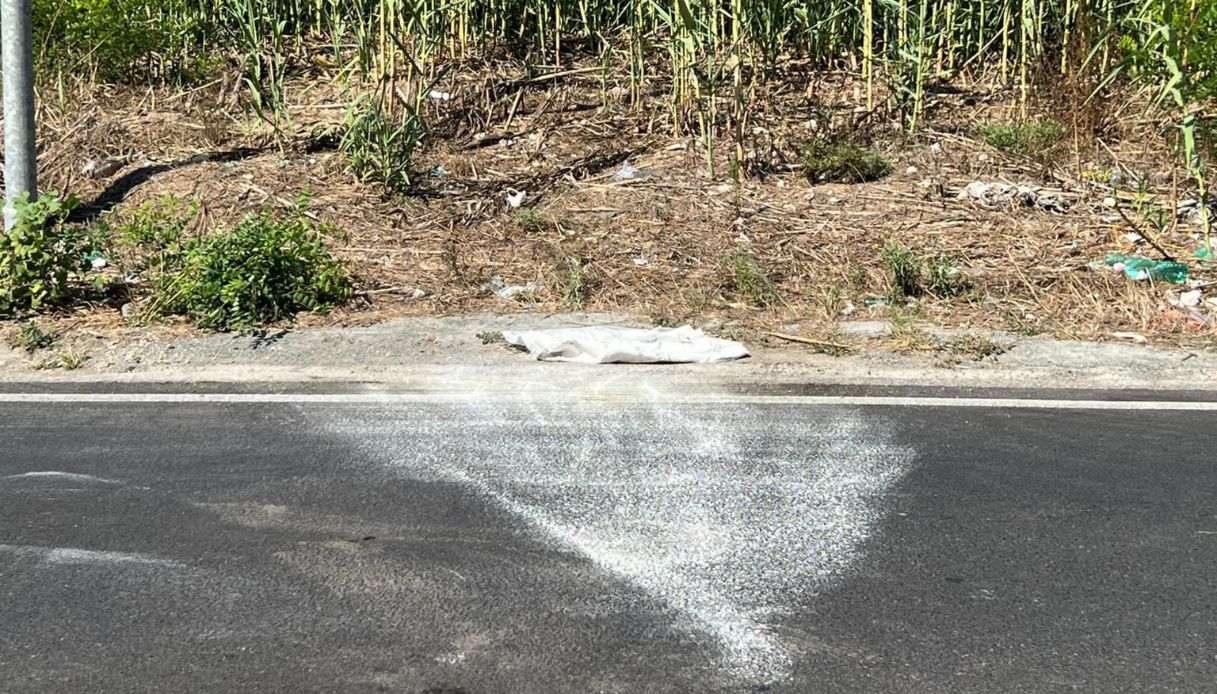 Incidente a Giugliano, muore bimba di 8 anni. Erano in 4 in Smart senza ...