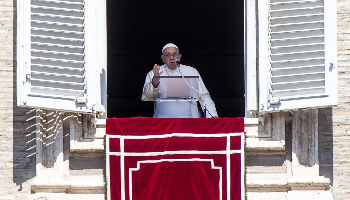 papa francesco angelus 25 agosto