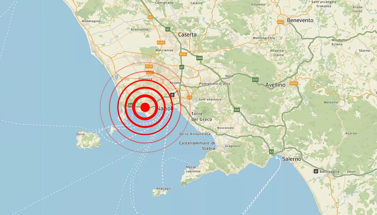 Terremoto Ai Campi Flegrei Oggi Scossa Di Magnitudo 3 7 Avvertita Anche ...