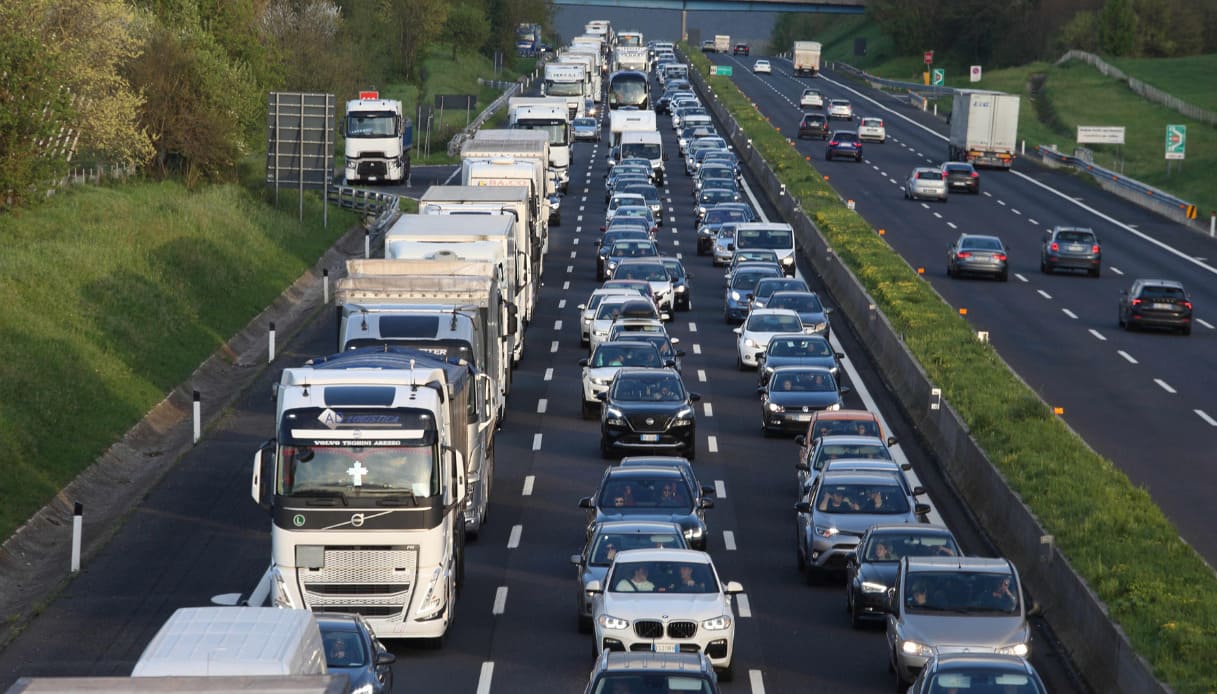 traffico-ferragosto-esodo-bollino-rosso-autostrada