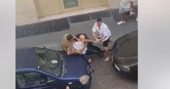 turisti-napoli-maxi-rissa-parcheggio-video