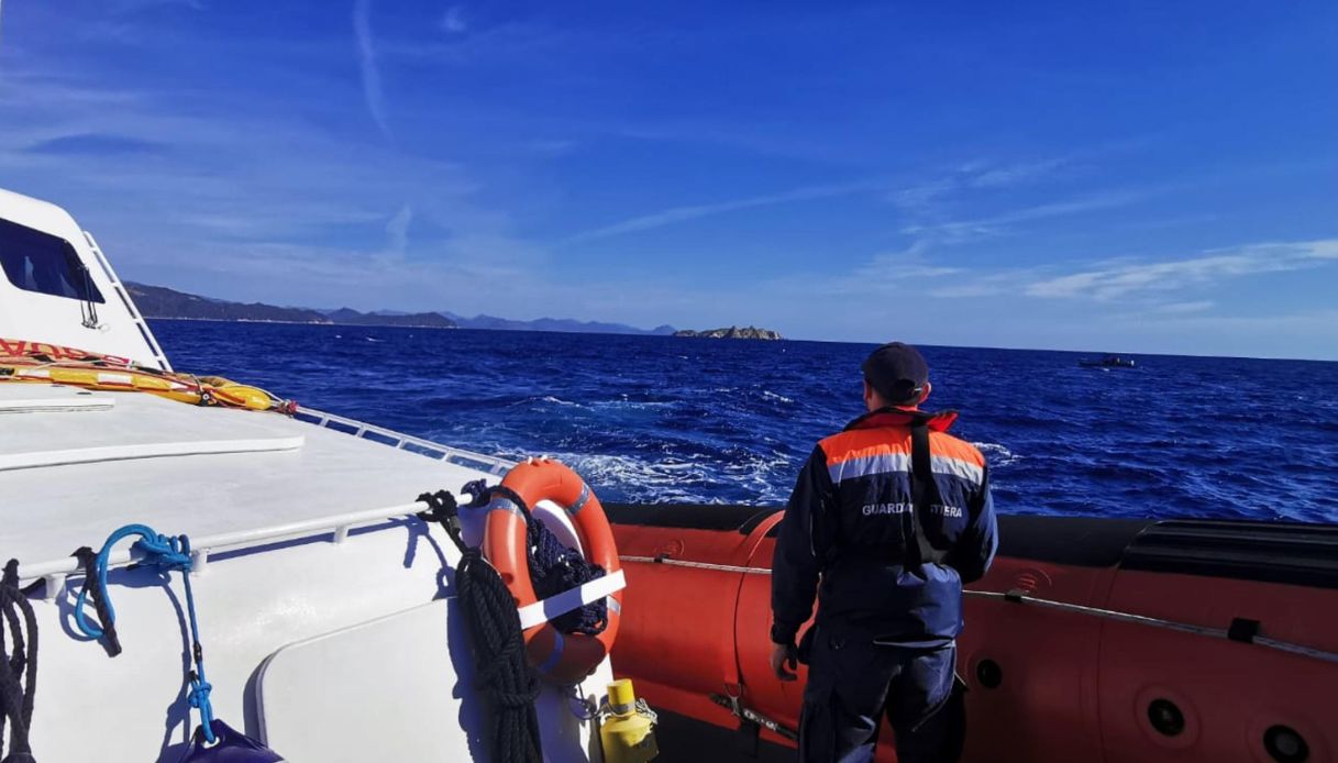 Turista francese travolto in acqua da un gommone a Villasimius in Sardegna: trasportato in ospedale, è grave