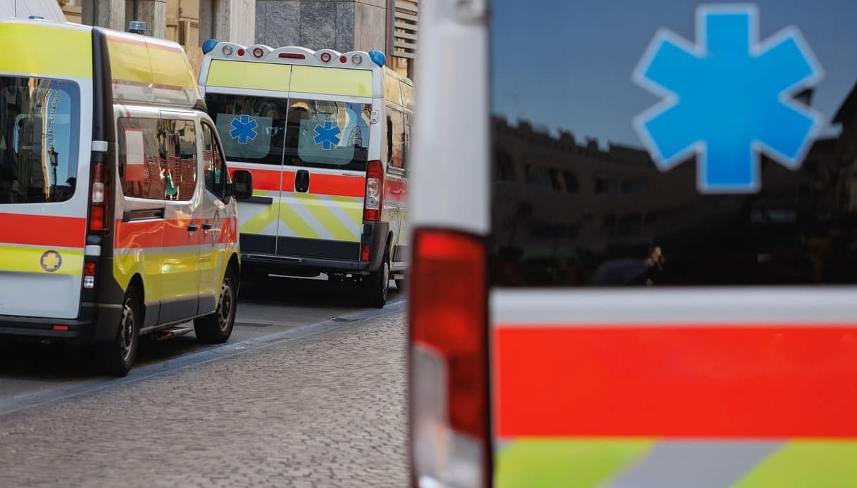 Bambino in ospedale a Lecce per crisi respiratoria e dimesso con fratture alle ginocchia: presentata denuncia