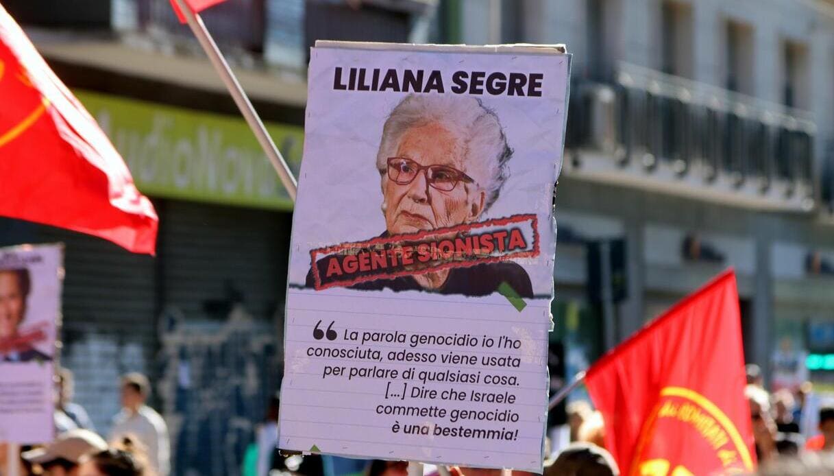 cartello contro Liliana Segre Milano corteo pro Palestina