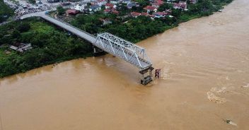 crollo tifone yagi vietnam ponte morti