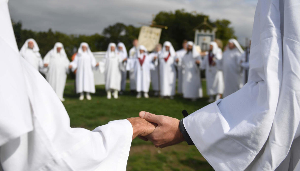  I membri del Druid Order eseguono una cerimonia per celebrare l'equinozio d'autunno a Primrose Hill a Londra, Gran Bretagna, il 23 settembre 2022