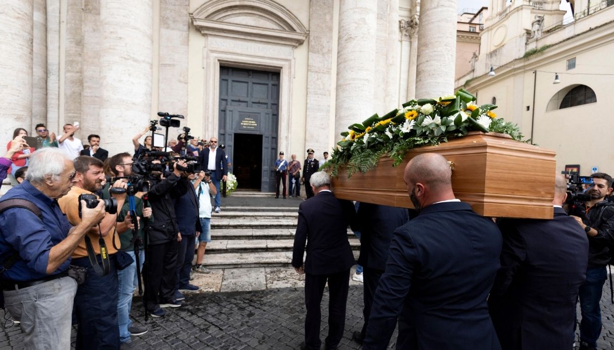 funerali luca giurato daniela vergara montale ho sceso dandoti il braccio