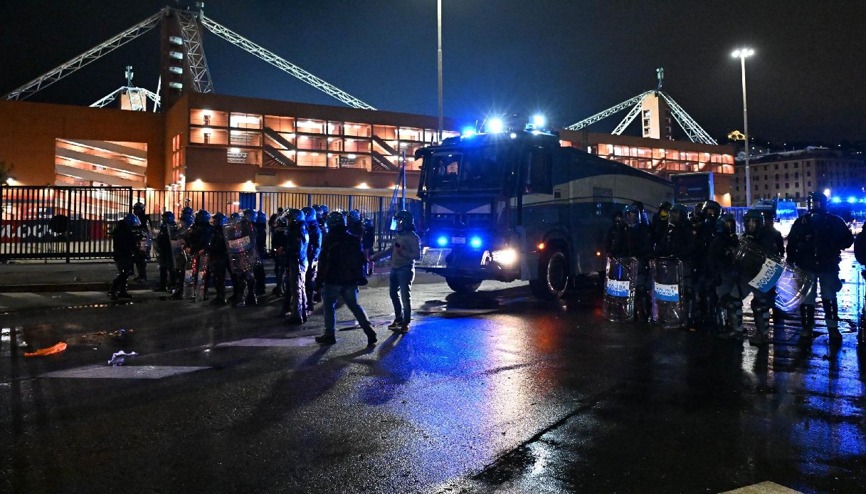 Genoa   Juventus a porte chiuse per gli scontri nel derby di Genova: mano pesante dopo i 36 agenti feriti