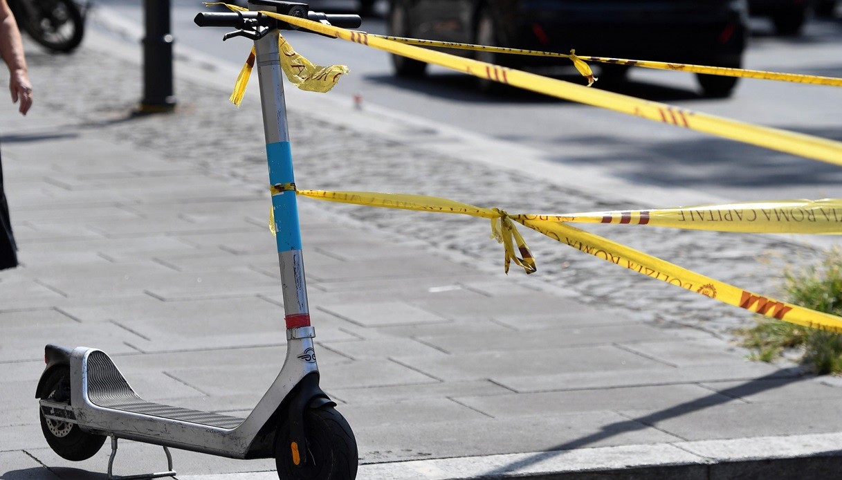 Incidente fra monopattino e bicicletta a Rescaldina vicino Milano: morto un uomo di 36 anni, la dinamica