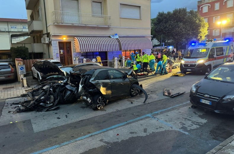 Auto investe otto persone a Lido di Camaiore, morti nel lungomare in Versilia: la dinamica dell