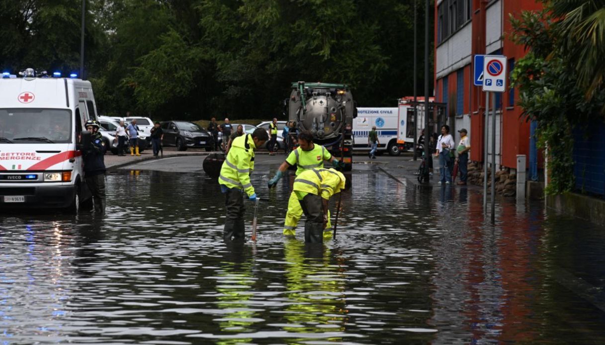 Maltempo a Milano, esondazione del Seveso