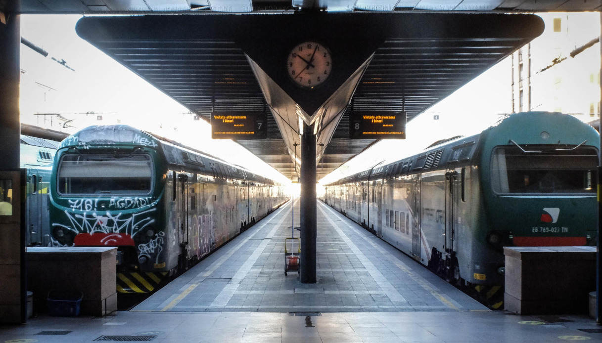 https://wips.plug.it/cips/notizie.virgilio.it/cms/2024/09/sciopero-treni-30-settembre-trenord.jpg