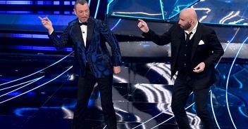 striscia-la-notizia-john-travolta-sanremo-rai