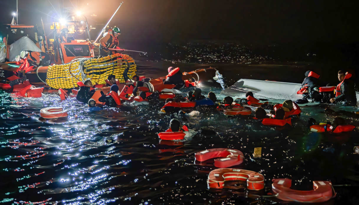 Traffico migranti, la polizia chiude le pagine social che promuovevano viaggi illegali dall