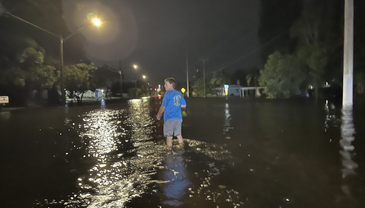 L'uragano Helene tocca terra in Florida e perde potenza: morti e