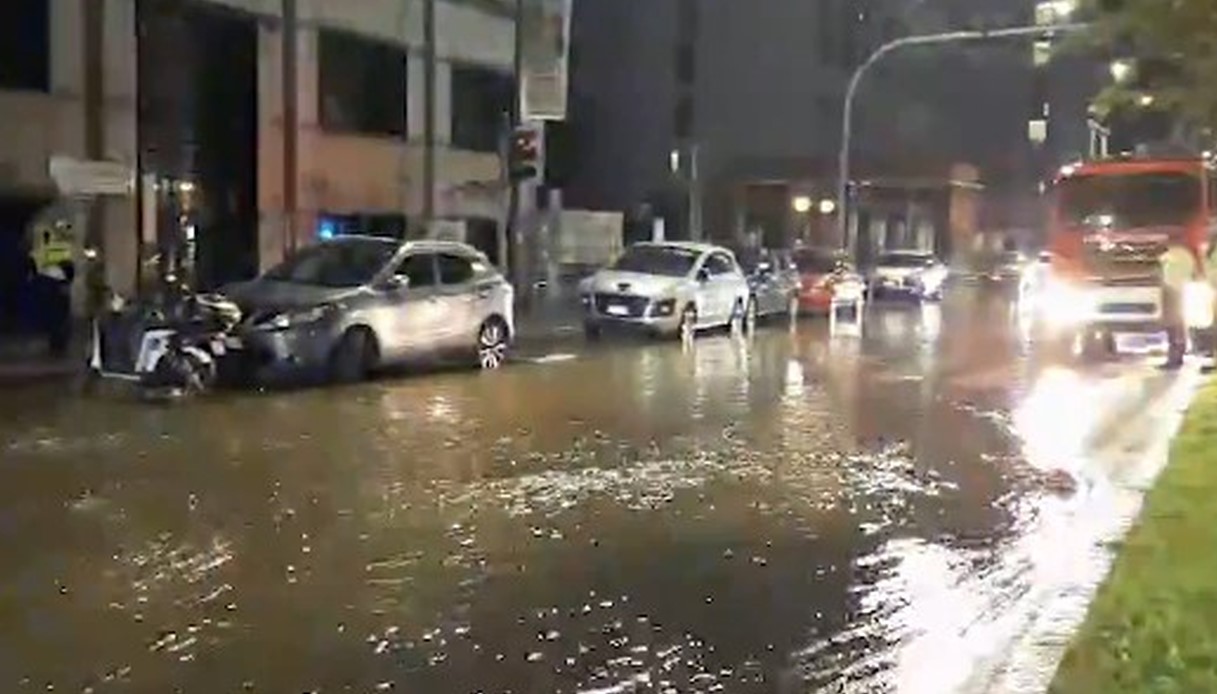 Viale Monza a Milano allagato