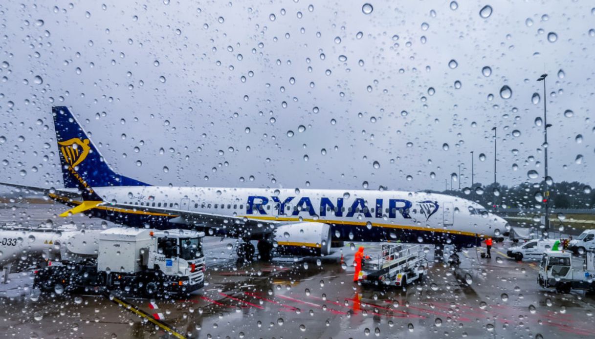 palermo aeroporto maltempo allagato falcone borsellino